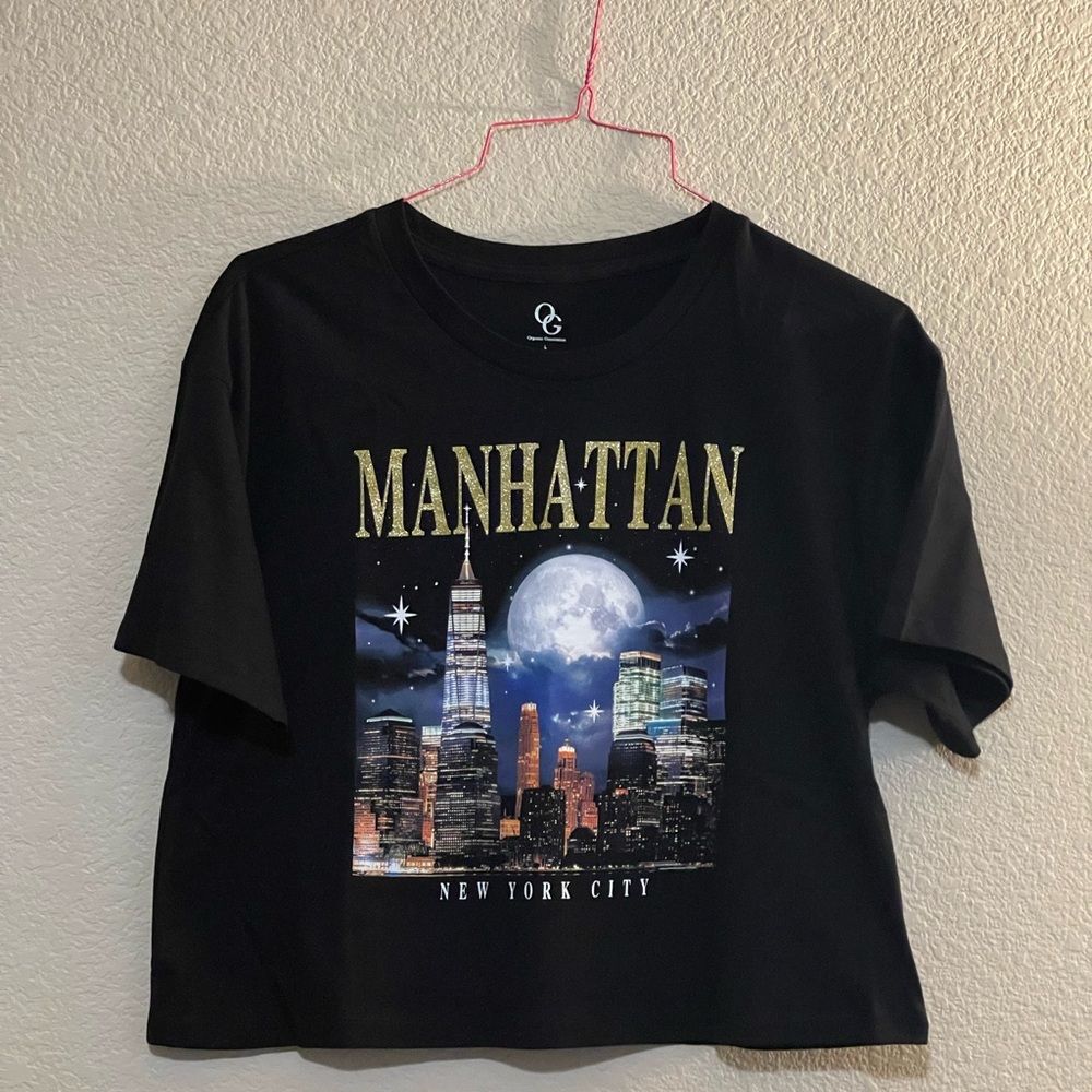 Black "Manhattan" Graphic  Tee - New York City